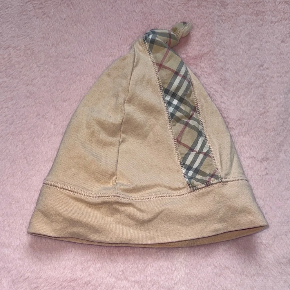 Burberry Beige Baby Knot Hat ** Bundle 5+ items and name your offer!!! 💖💞